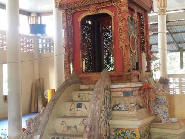 เที่ยวอุบลราชธานี เขื่องใน วัดศรีนวลแสงสว่างอารมณ์ ธรรมมาสน์ศิลปะญวน