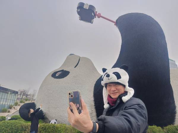 เที่ยวจีน เฉิงตู จตุรัสหย่างเทียนวู่ แพนด้าเซลฟี (Panda Selfie)