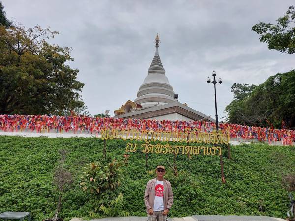 เที่ยวเชียงราย เชียงแสน วัดพระธาตุผาเงา (Wat Phra That Pha Ngao)