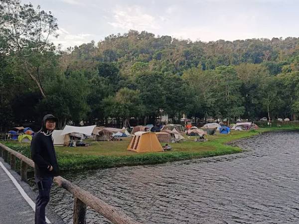 การท่องเที่ยวแบบลานกางเต็นท์แคมป์ปิ้ง (tent camping area)