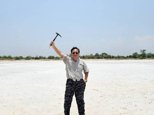 Waranon ไทย นครราชสีมา E Sarn Salt Lake haha ทะเลเกลือแห่งอีสาน คริคริ