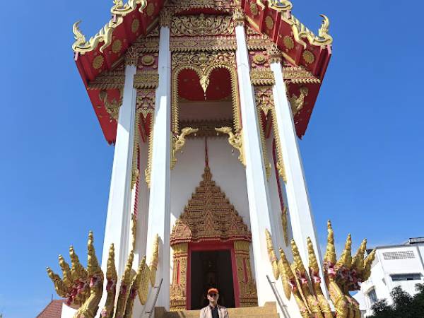 เที่ยวอุบลราชธานี เมือง วัดพระธาตุหนองบัว (Wat Phra That Nong Bua)