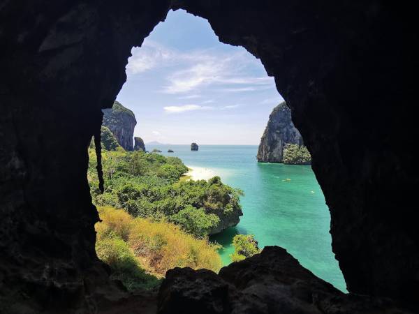 เที่ยวกระบี่ เมือง อ่าวไร่เลย์ ถ้ำค้างคาว