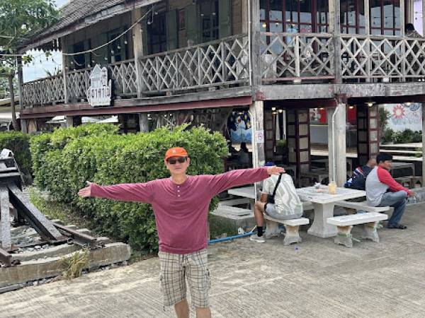 เที่ยวสมุทรสงคราม เมือง สถานีรถไฟแม่กลอง สุธาคาเฟ่