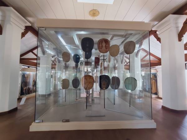 เที่ยวอยุธยา บางปะอิน ตลาดโก้งโค้ง บ้านแสงโสม