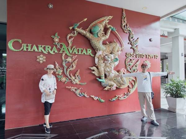 เที่ยวอยุธยา บางปะอิน ศูนย์ศิลปาชีพ เกาะเกิด อาคารแสดงโขน (Khon performance building)